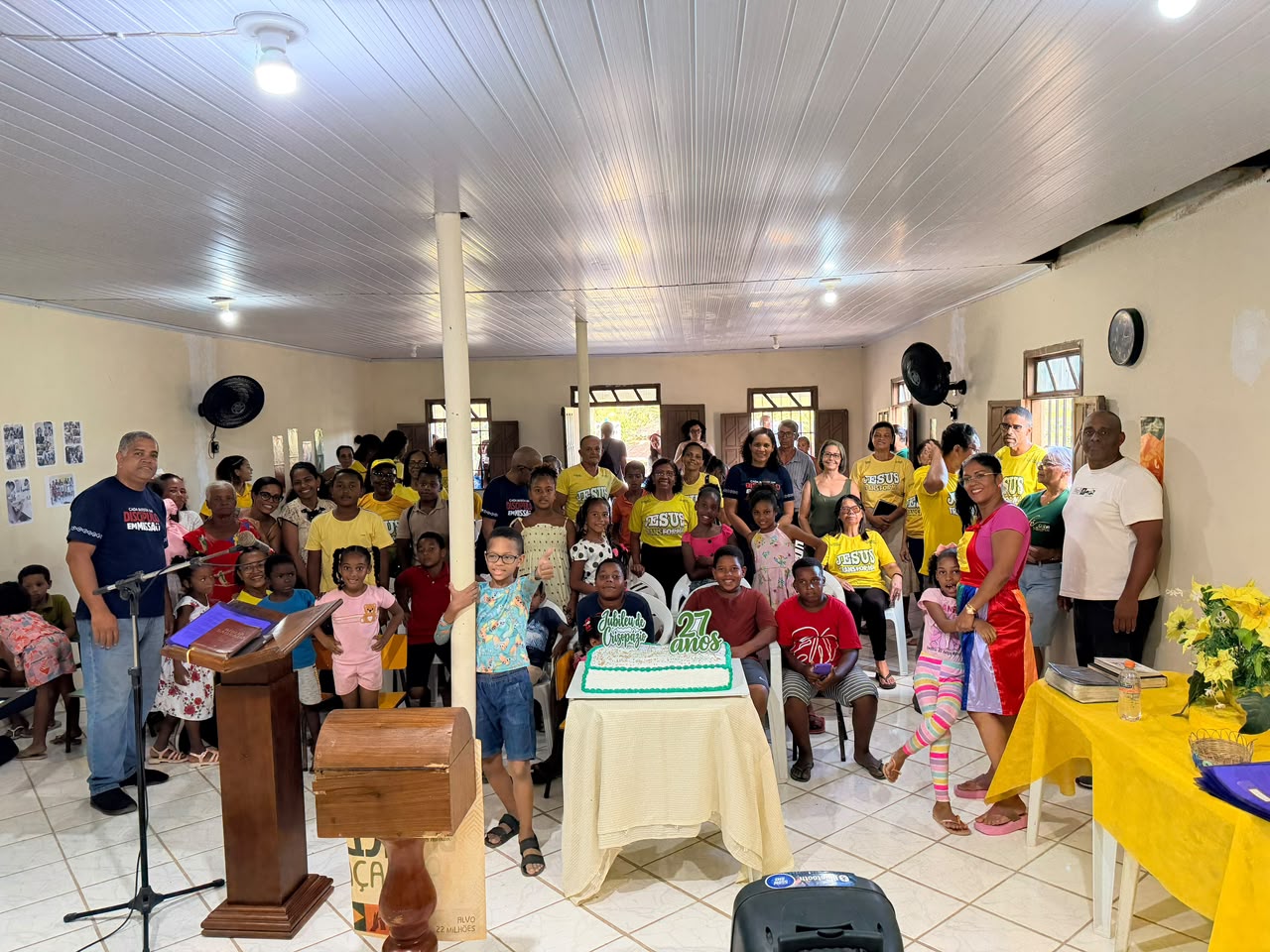 Igreja reunida em celebração · aniversário de Pedra do Salgado em 12/10/2026