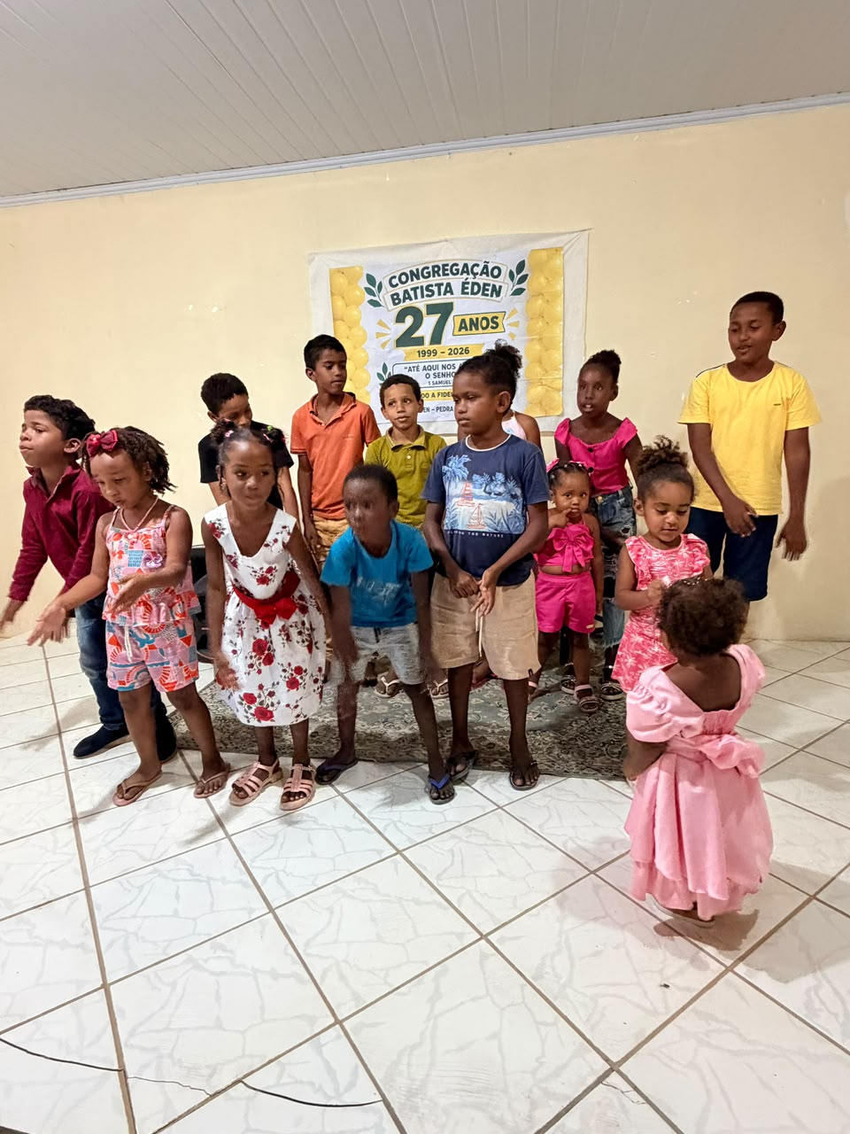Crianças e participantes da celebração · aniversário de Pedra do Salgado em 12/10/2026