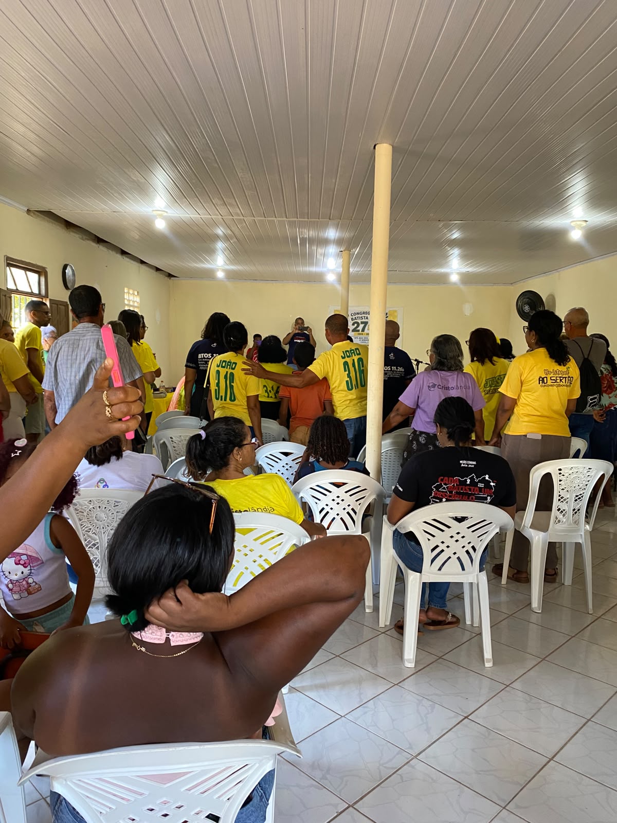 Comunidade reunida em adoração · aniversário de Pedra do Salgado em 12/10/2026